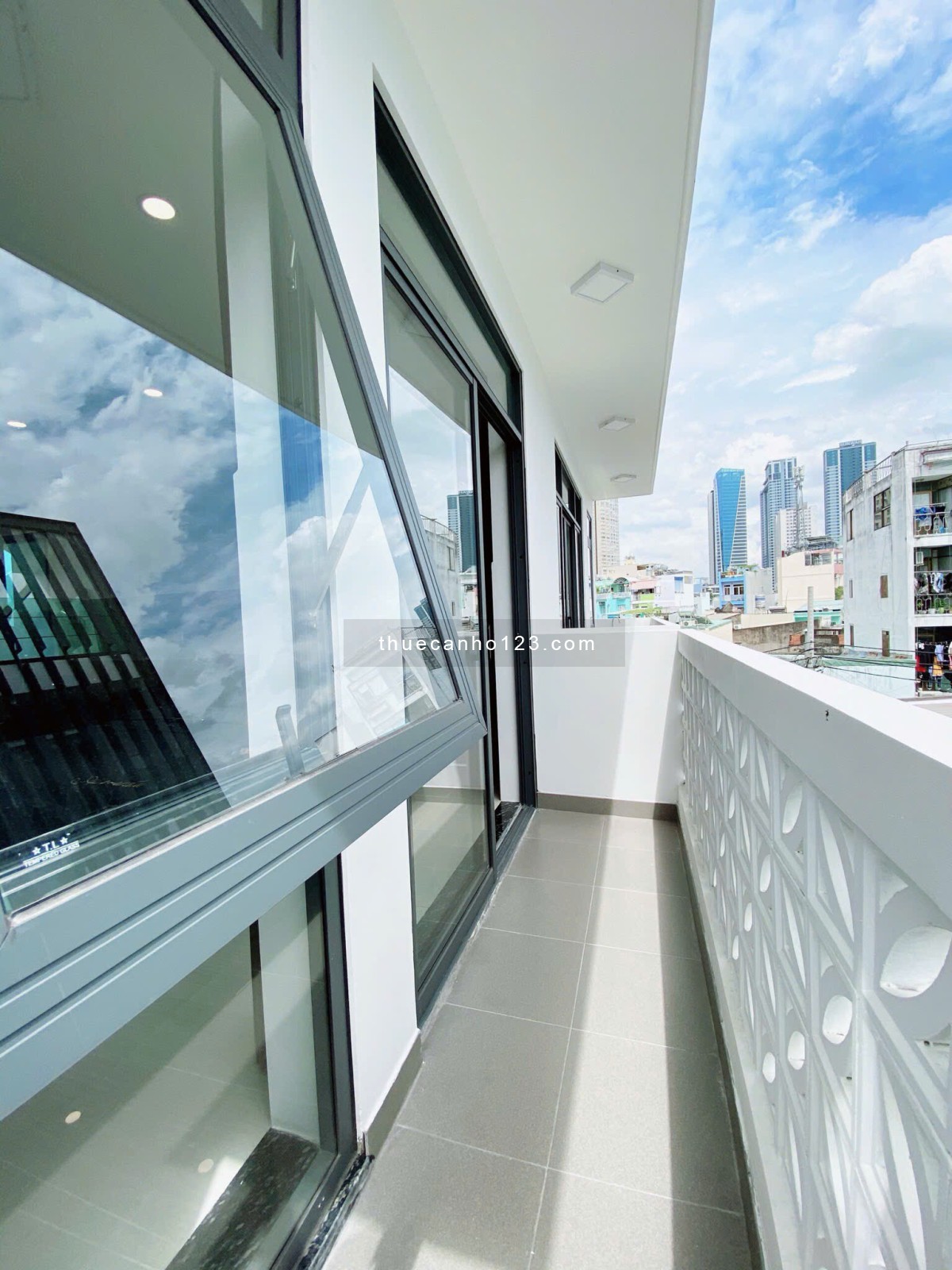Studio full nội thất- Ngay Landmark 81 - Nguyễn Hữu Cảnh, Bình Thạnh - Ban công thoáng
