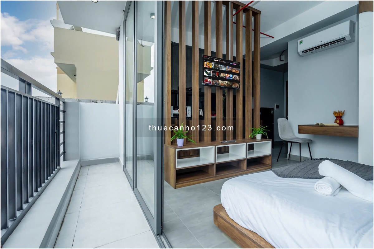 Studio full nội thất - Ban công - Thang máy - Hầm xe - Ngay Hutech
