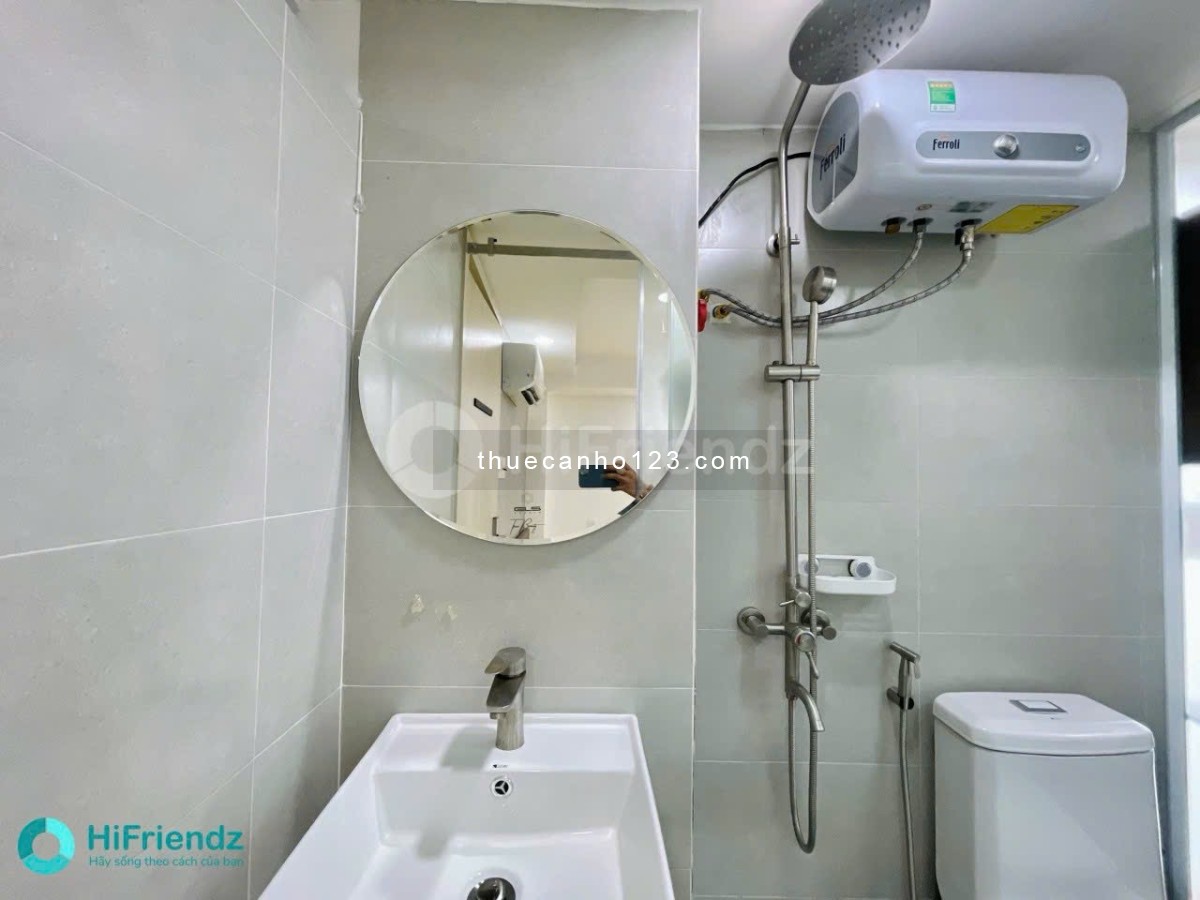 Cho thuê căn hộ ban công tách bếp tại Trường Sa thang máy nhà mặt tiền ngay kênh Nhiêu Lộc