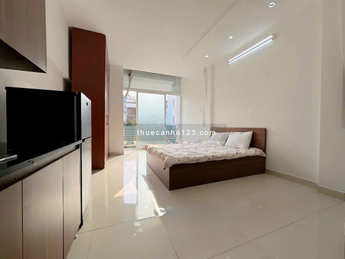 Cho thuê căn hộ quận 10 gần chung cư Hà Đô, ĐH Hoa Sen - ban công thoáng mát, đầy đủ tiện nghi