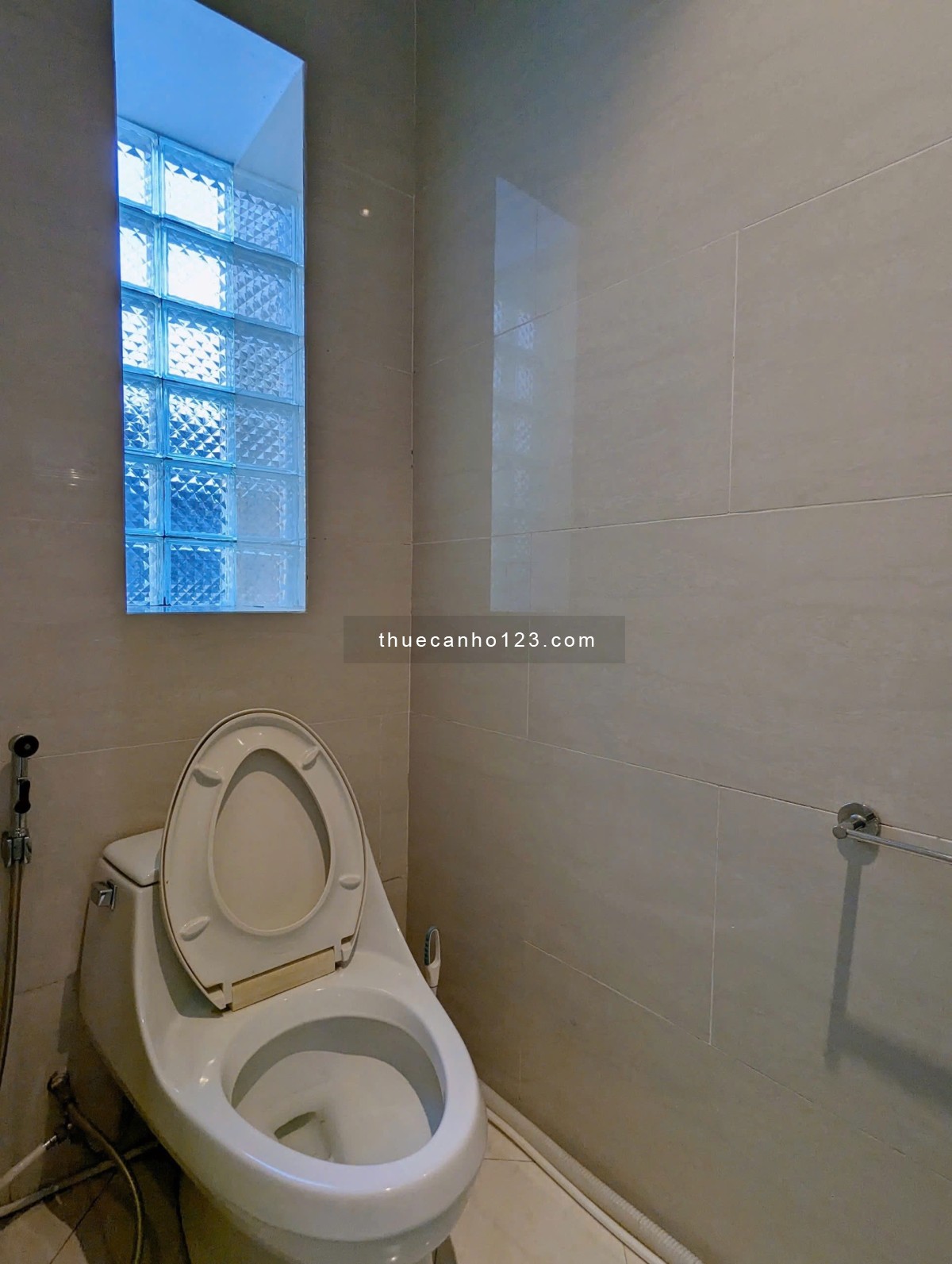 Căn hộ 2 phòng ngủ full nội thất, ban công với view siêu thoáng ngay giữa trung tâm Tân Bình