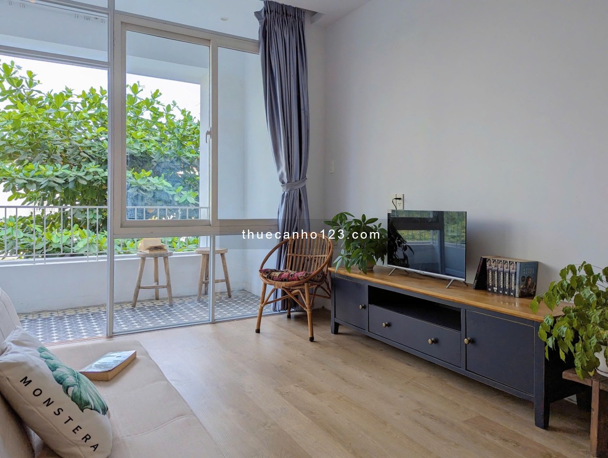 Căn hộ 2 phòng ngủ full nội thất, ban công với view siêu thoáng ngay giữa trung tâm Tân Bình