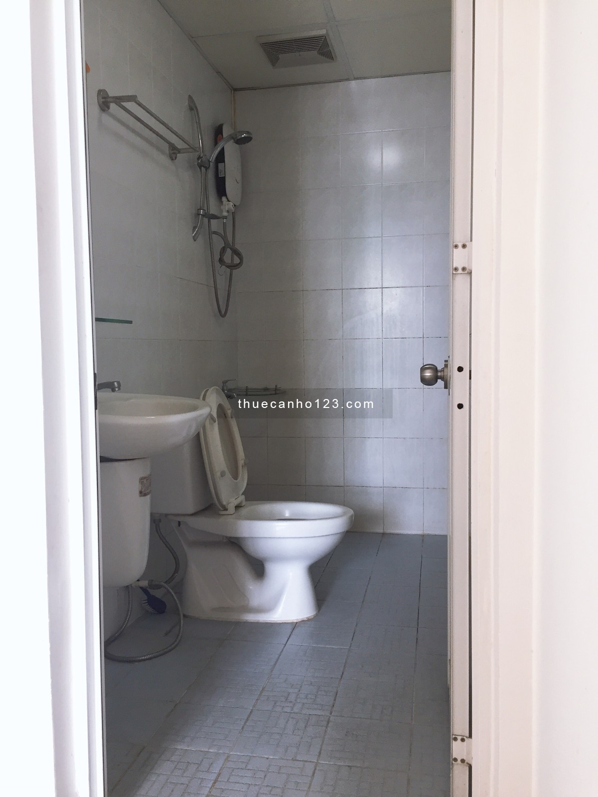 Cho thuê gấp căn hộ Bàu Cát 2 - 55m2, 2PN Chính chủ, không qua môi giới