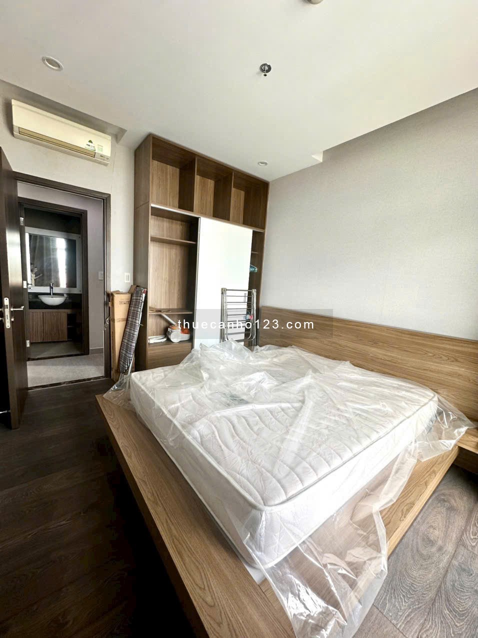 Mời thuê CC Hùng Vương Plaza, 22 triệu, 130m2, 3PN, Quận 5 HCM