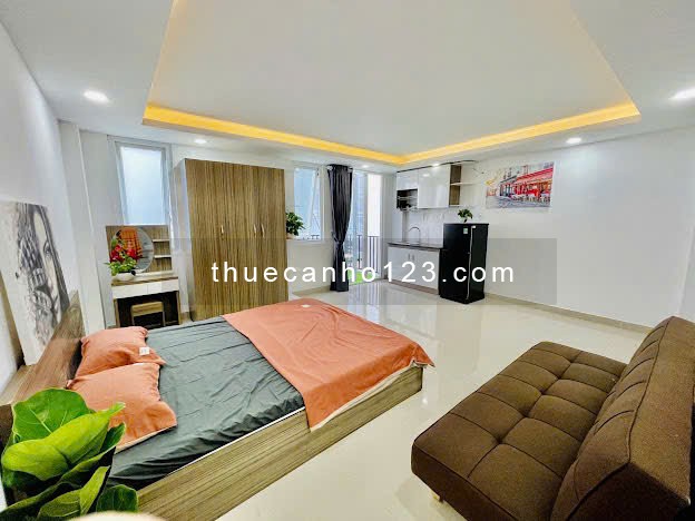 Cho thuê căn hộ studio ban công 35m² ngay Cầu Bông Q1, thang máy