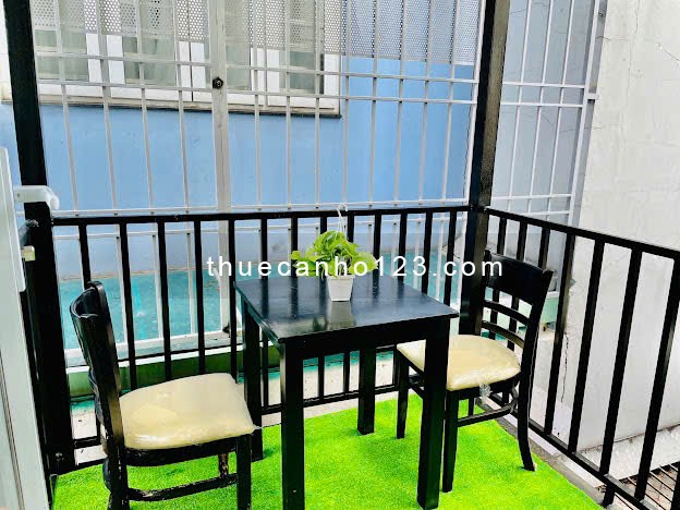 Cho thuê căn hộ studio ban công 35m² ngay Cầu Bông Q1, thang máy