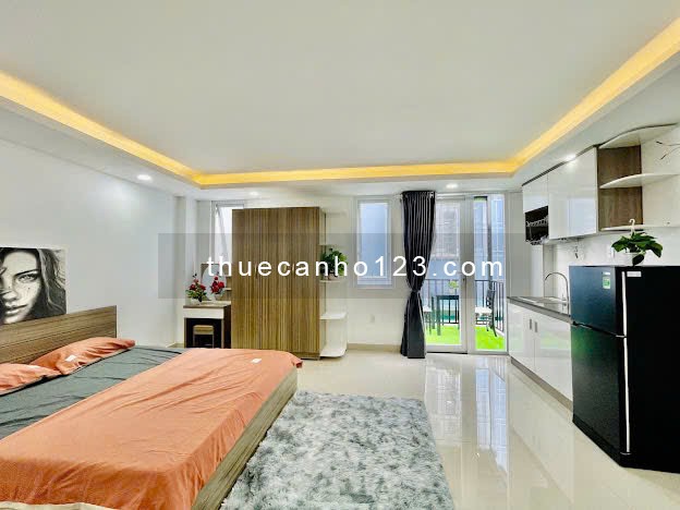 Cho thuê căn hộ studio ban công 35m² ngay Cầu Bông Q1, thang máy