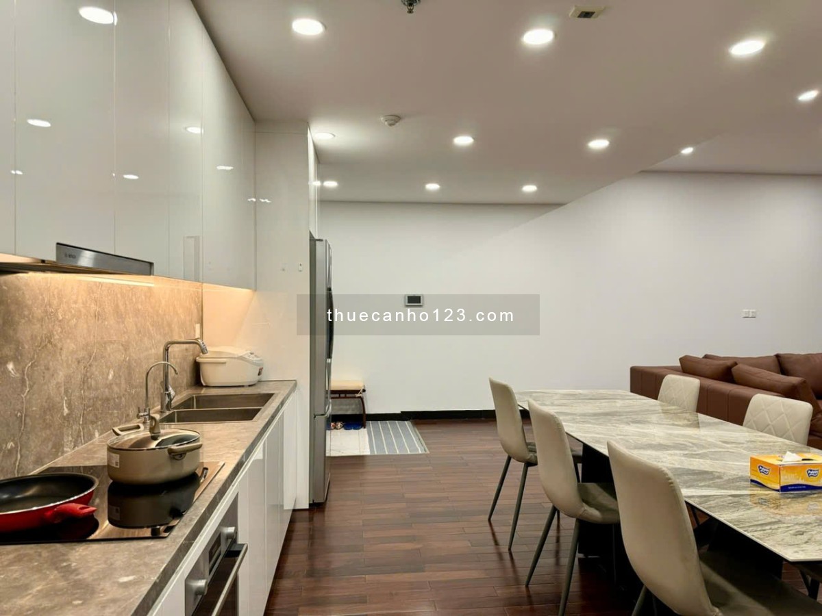 Cho thuê căn hộ 3 phòng ngủ view pháo hoa độc bản tại Empire City