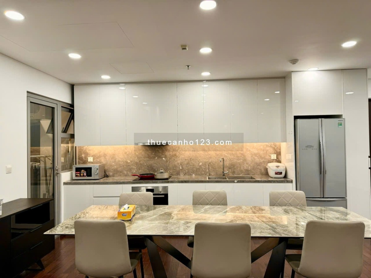 Cho thuê căn hộ 3 phòng ngủ view pháo hoa độc bản tại Empire City