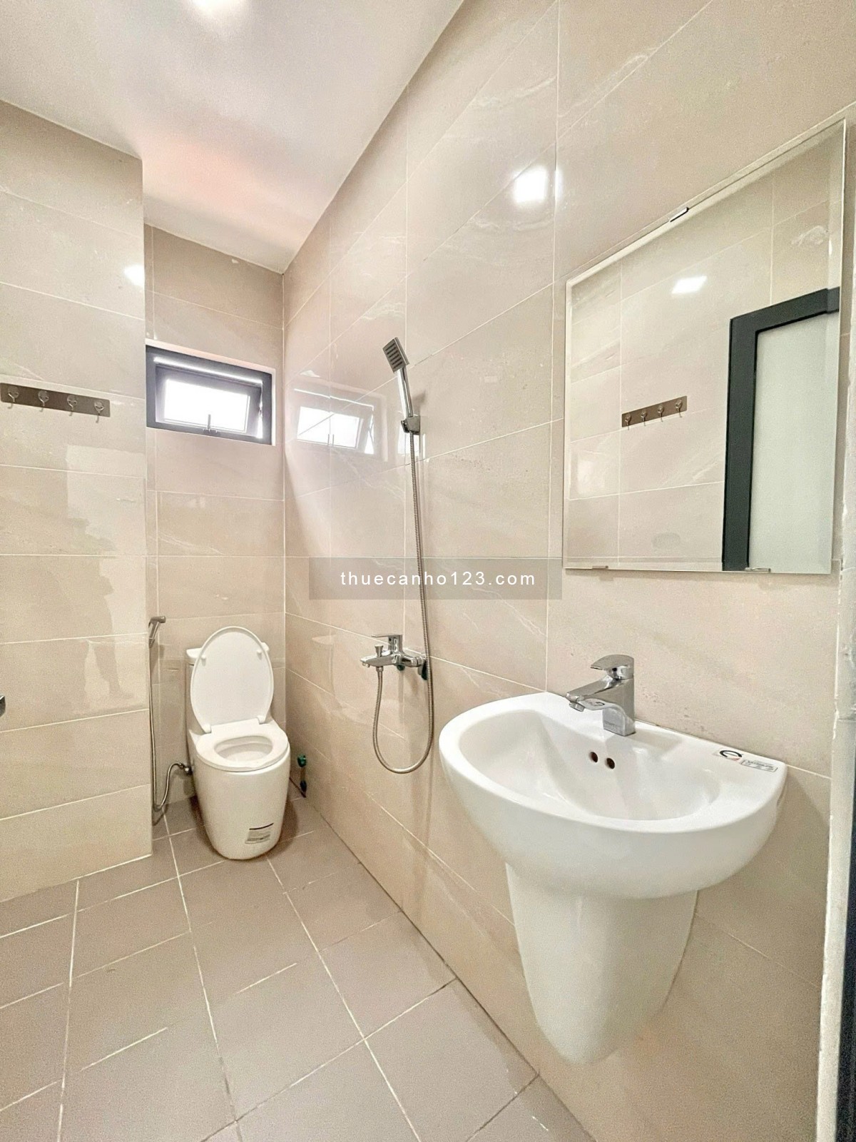 Căn Hộ 1PN 45m2, Ban Công, Thang Máy, Gần Ngoại Thương, Hutech, Hồng Bàng, UEF, Oto tận nhà