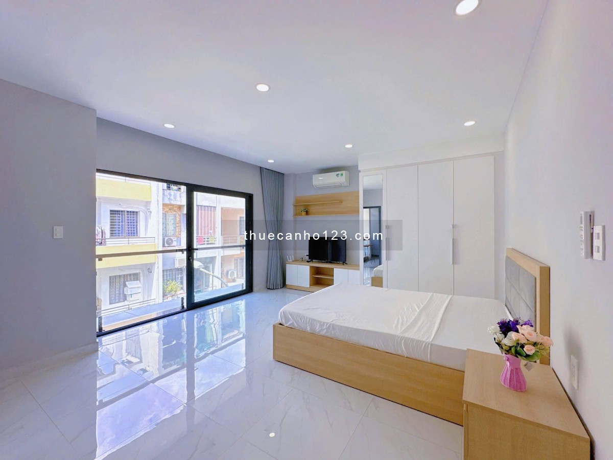 Cho Thuê Căn Hộ Studio Ban Công Tươi Sáng , Rộng Rãi - Đầy Đủ Tiện Nghi - Gần LandMark 81