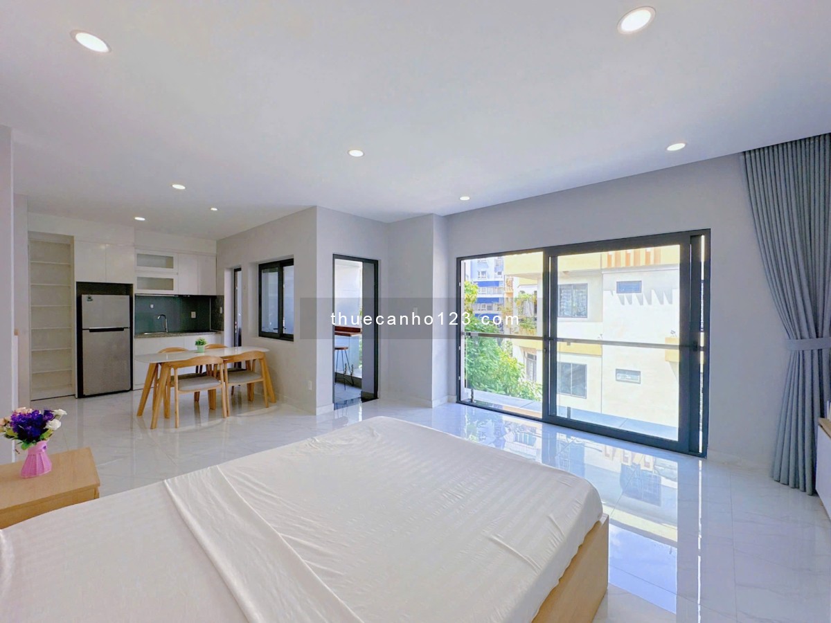 Cho Thuê Căn Hộ Studio Ban Công Tươi Sáng , Rộng Rãi - Đầy Đủ Tiện Nghi - Gần LandMark 81