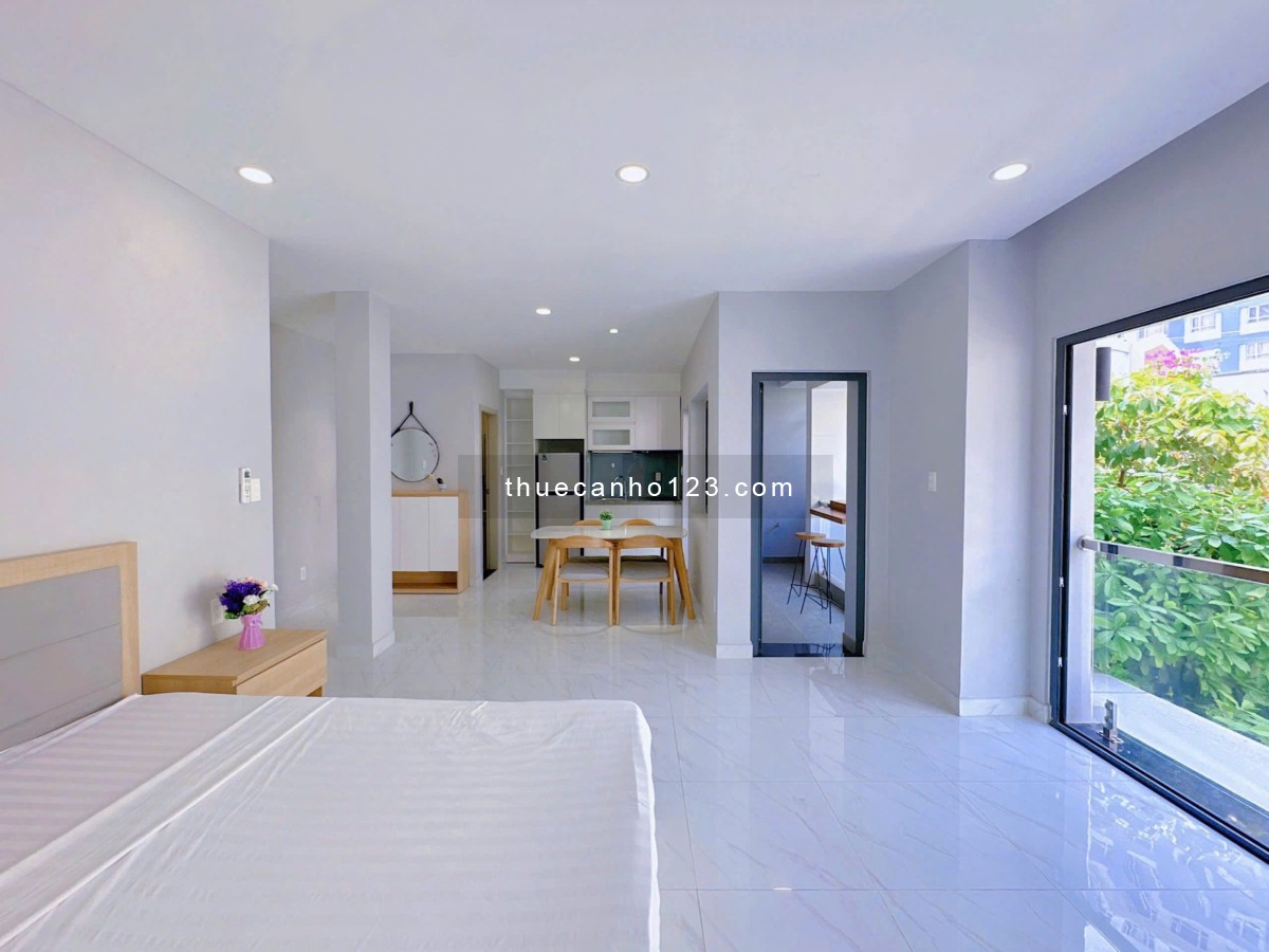 Cho Thuê Căn Hộ Studio Ban Công Tươi Sáng , Rộng Rãi - Đầy Đủ Tiện Nghi - Gần LandMark 81