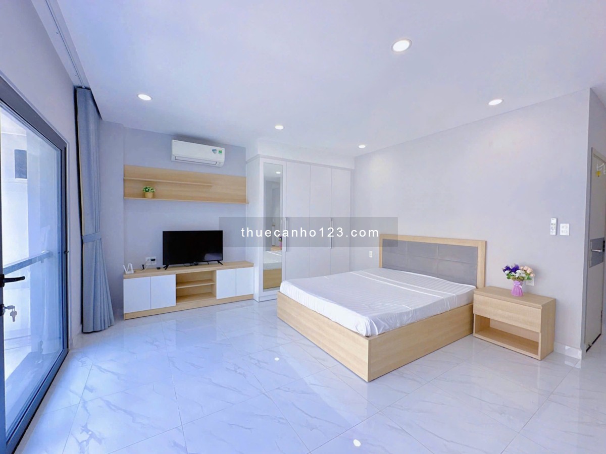Cho Thuê Căn Hộ Studio Ban Công Tươi Sáng , Rộng Rãi - Đầy Đủ Tiện Nghi - Gần LandMark 81