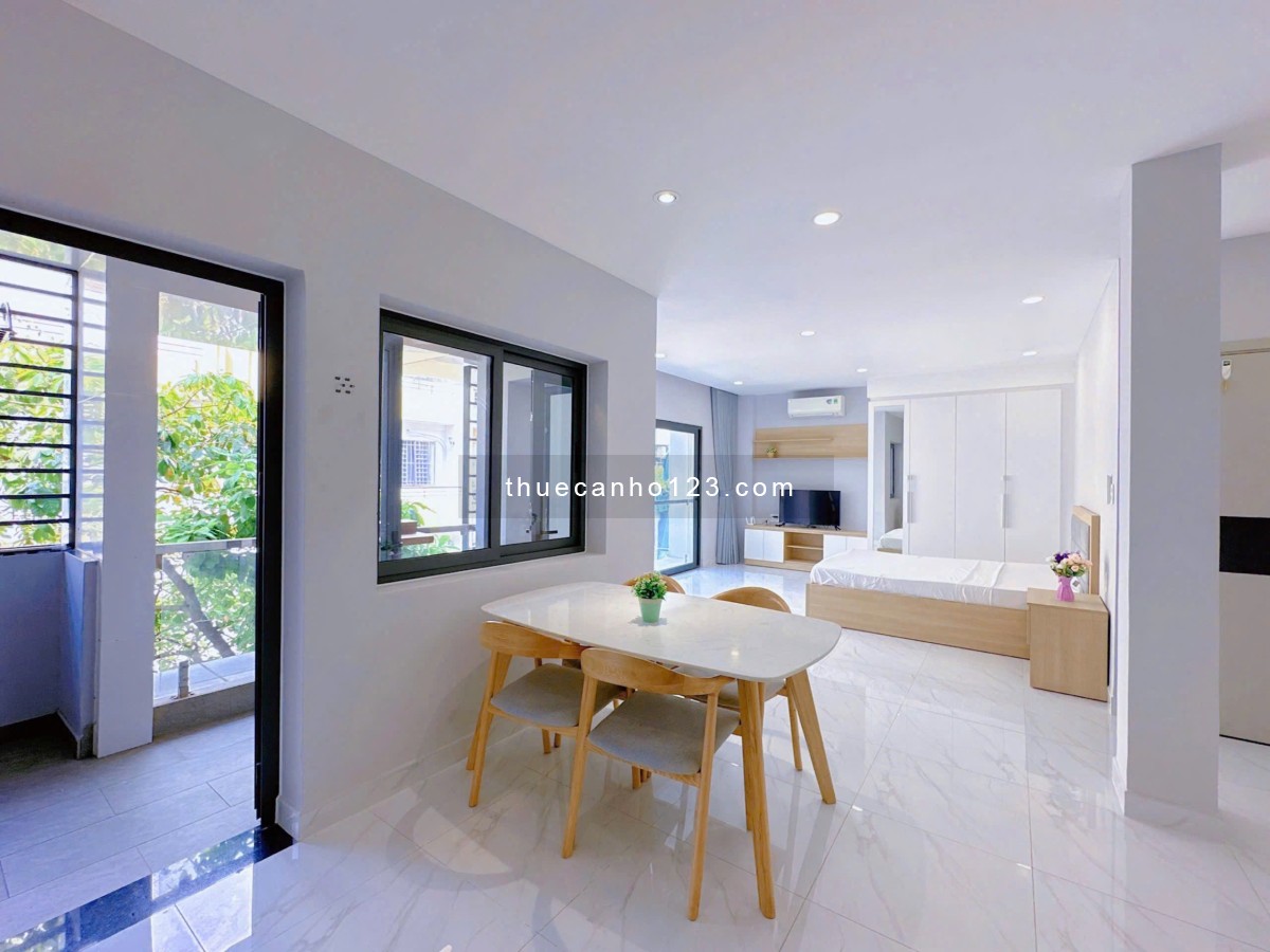 Cho Thuê Căn Hộ Studio Ban Công Tươi Sáng , Rộng Rãi - Đầy Đủ Tiện Nghi - Gần LandMark 81
