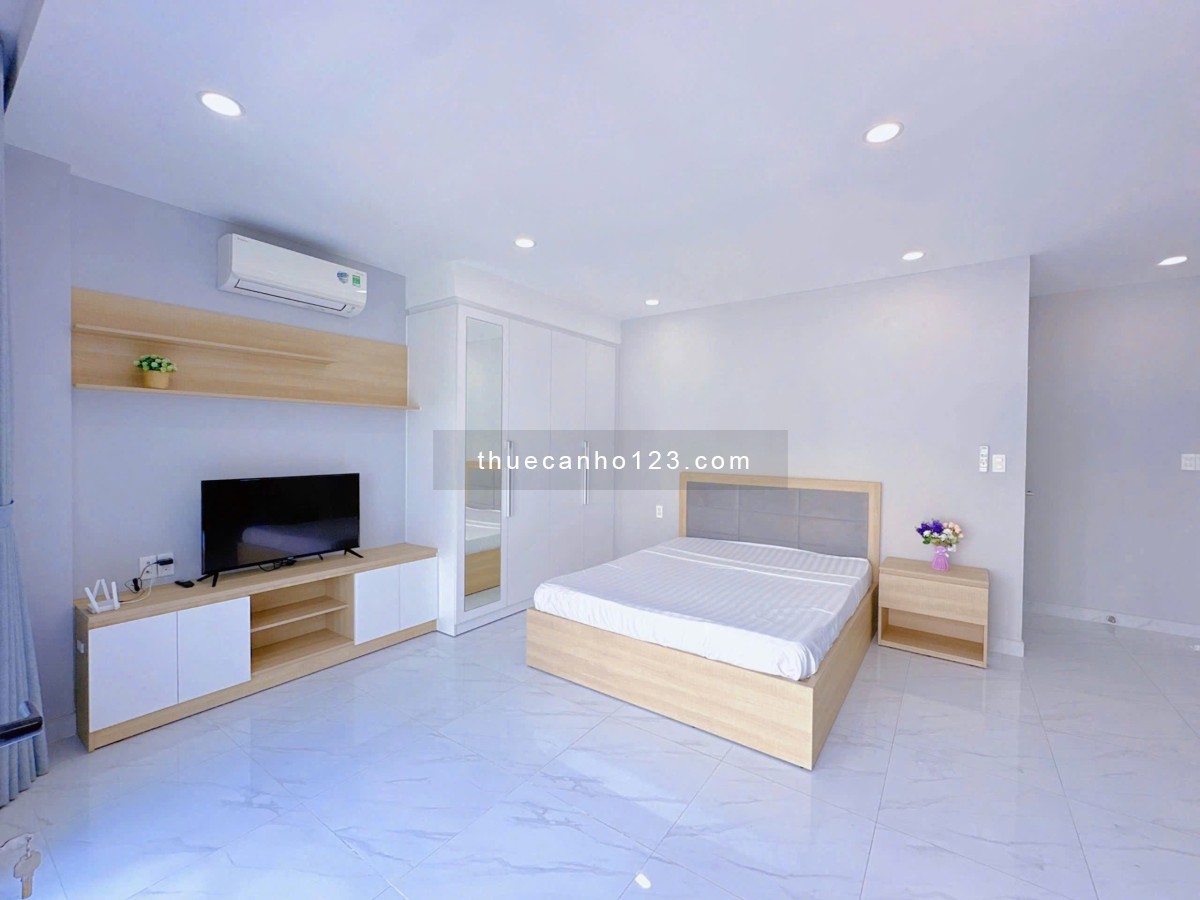 Cho Thuê Căn Hộ Studio Ban Công Tươi Sáng , Rộng Rãi - Đầy Đủ Tiện Nghi - Gần LandMark 81