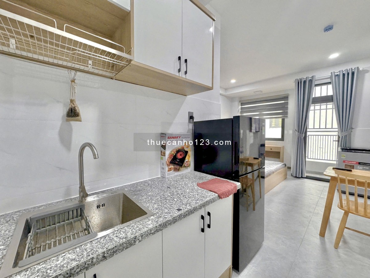 Cho thuê căn hộ 45m² có ban công, đi bộ 2 phút sang GTVT, Ngoại Thương, Hutech và 5p chạy đến HB