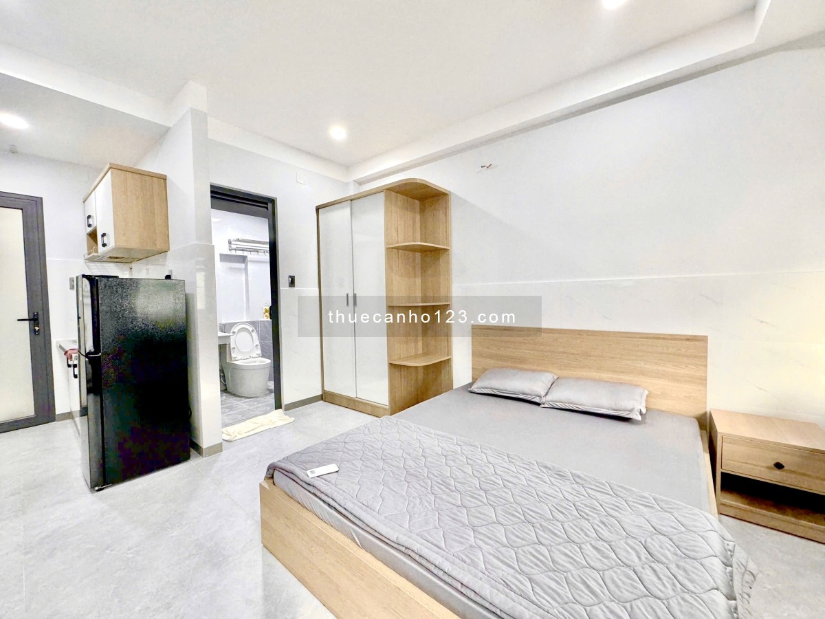 Cho thuê căn hộ 45m² có ban công, đi bộ 2 phút sang GTVT, Ngoại Thương, Hutech và 5p chạy đến HB