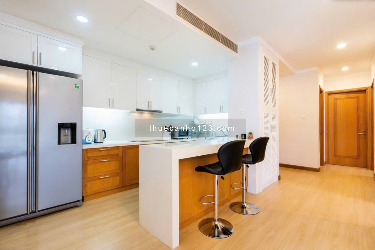 Cho thuê CC 590 CMT8 Q.3. DT 115m2, 3PN, 2WC. Full NT. Giá chỉ 14 tr/th