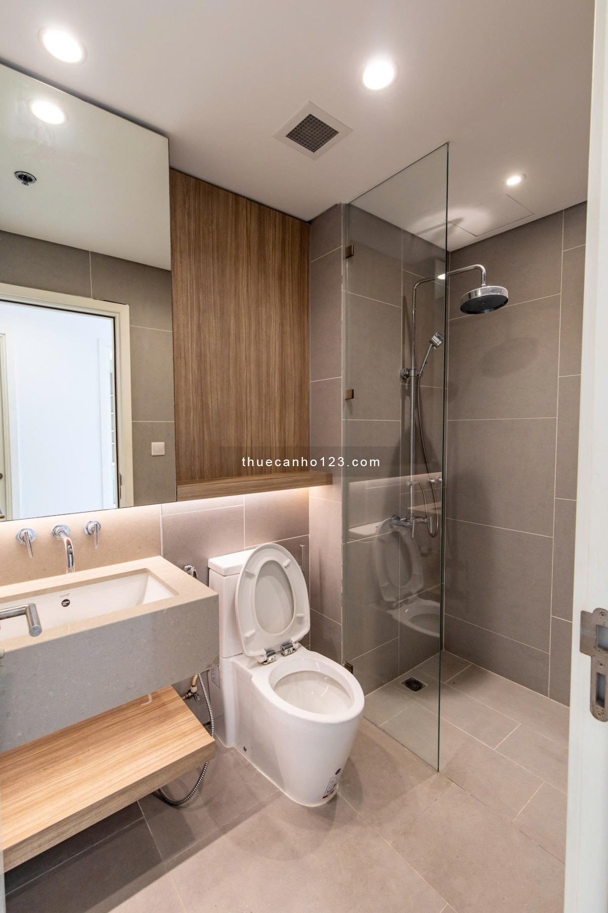 Cho thuê gấp 3 phòng ngủ City Garden Bình Thạnh diện tích 136m2 full nội thất, liên hệ 0888211011