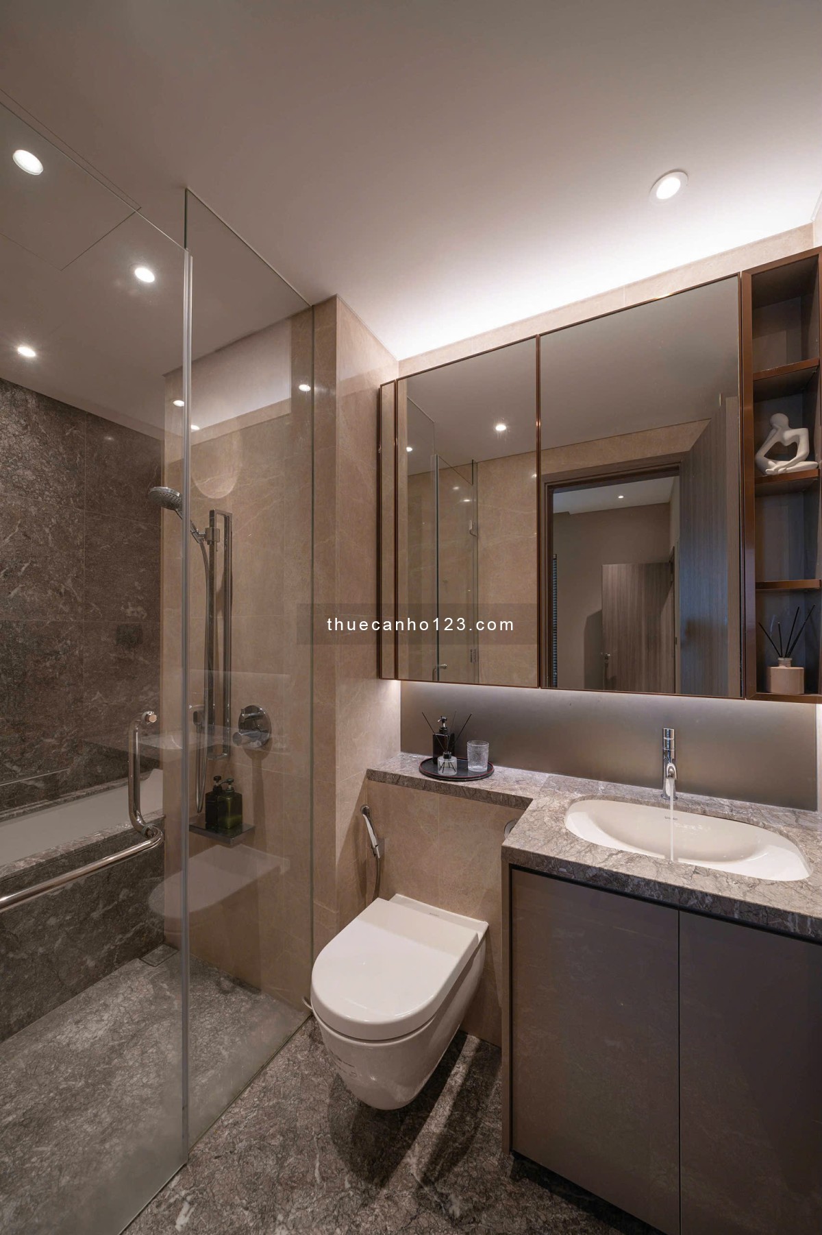 Thuê 2PN THE MARQ 72m2 Đầy đủ nội thất đẹp, sẵn xuất đậu Oto $2000, QUẬN 1