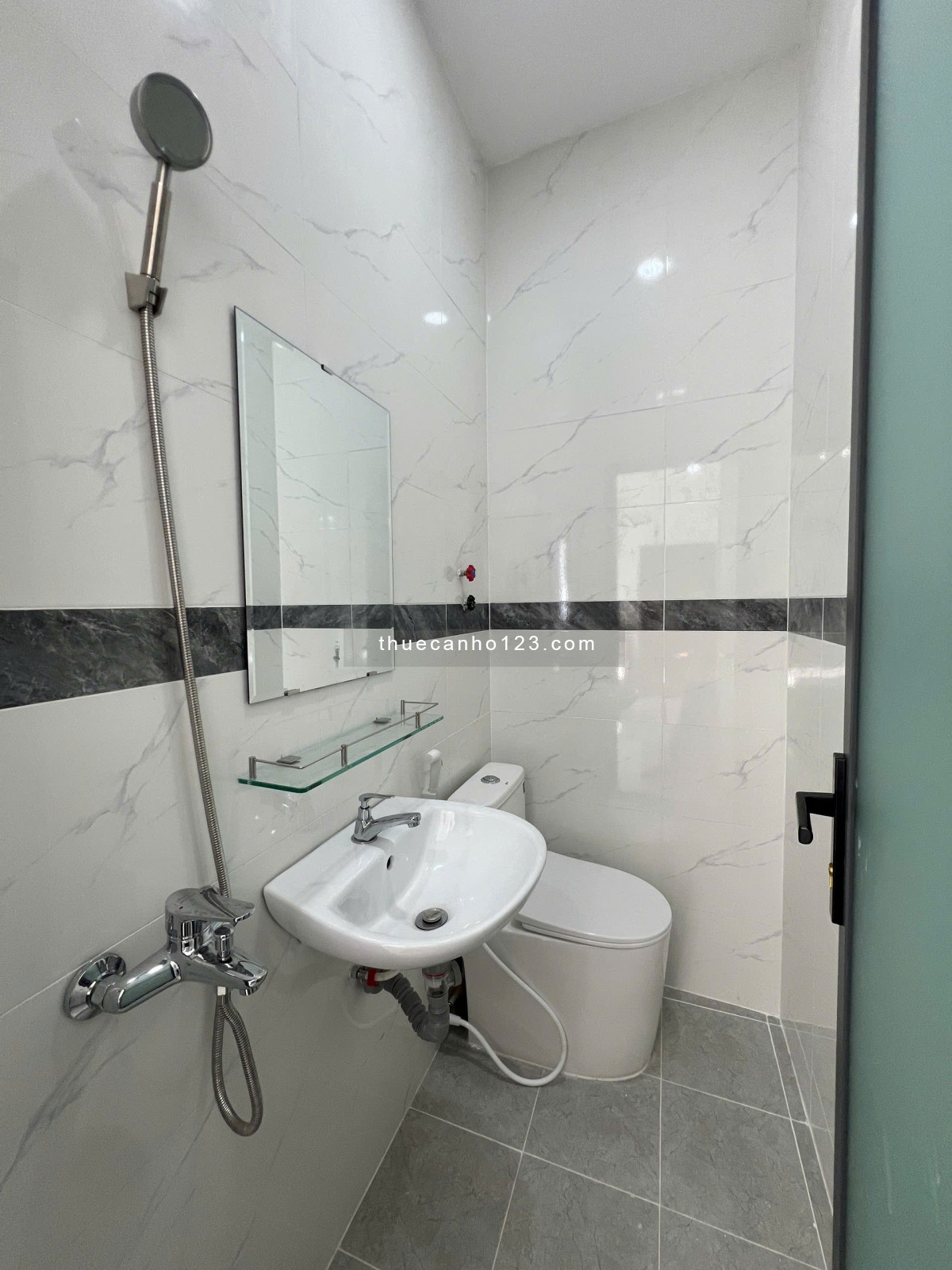 Cho thuê căn hộ ngay ĐH Văn Lang CS2 - Studio full nội thất 25m² - Thang máy - Giáp Q1