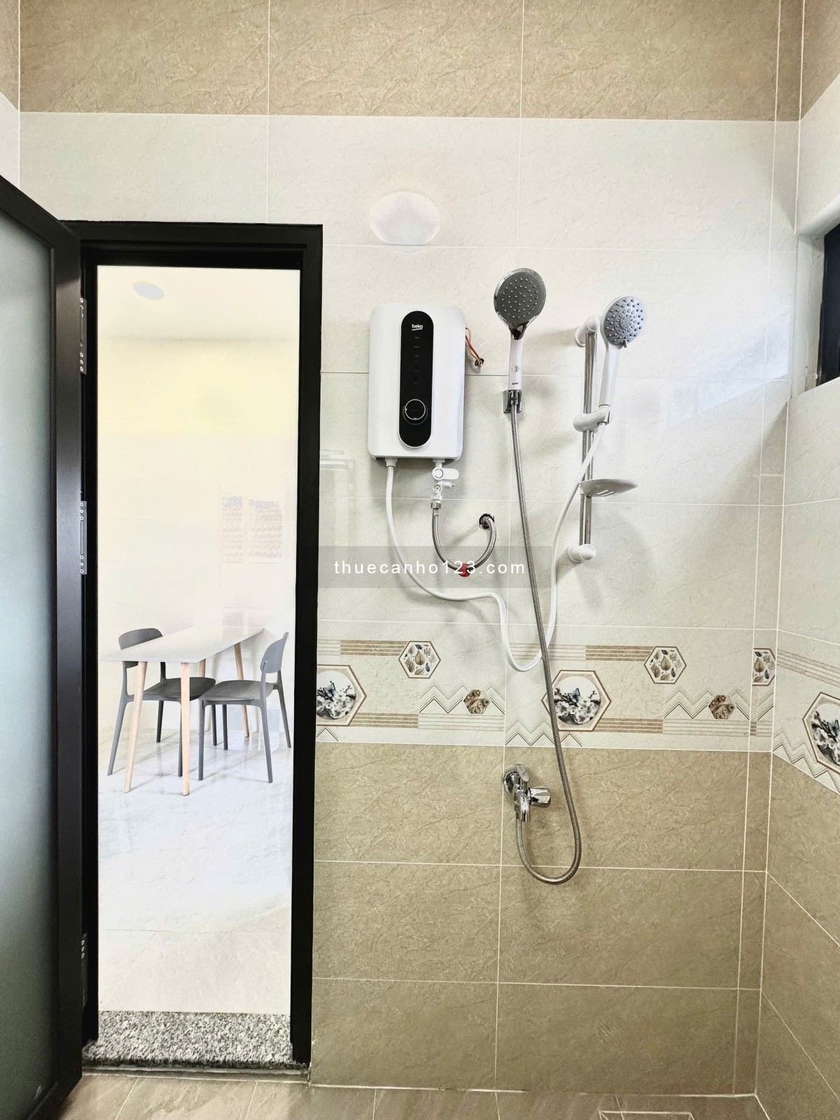 Căn Hộ 1 Phòng Ngủ Full Nội Thất, Thang Máy, Giặt Riêng. Ngay Ngã Tư Hàng Xanh và Đại Học Văn Lang