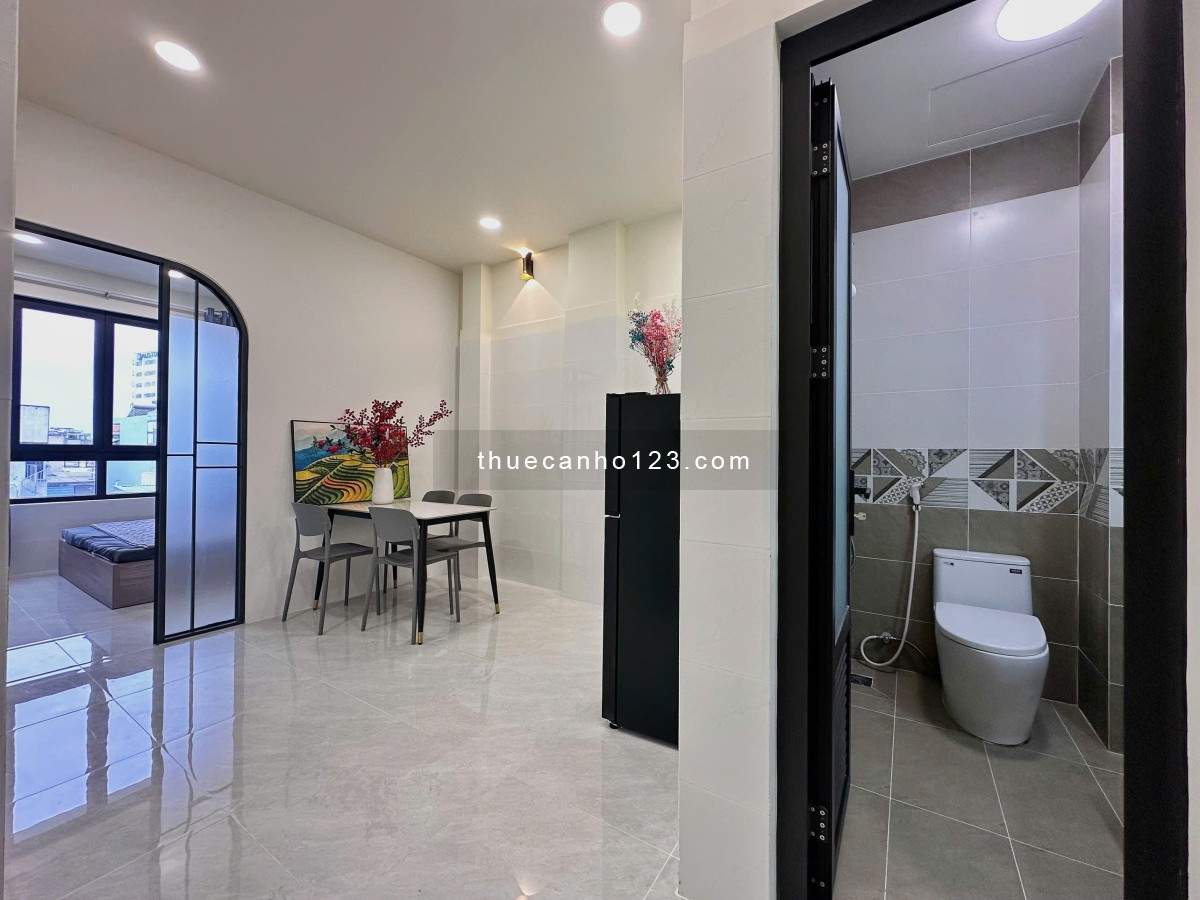 Căn Hộ 1 Phòng Ngủ Full Nội Thất, Thang Máy, Giặt Riêng. Ngay Ngã Tư Hàng Xanh và Đại Học Văn Lang