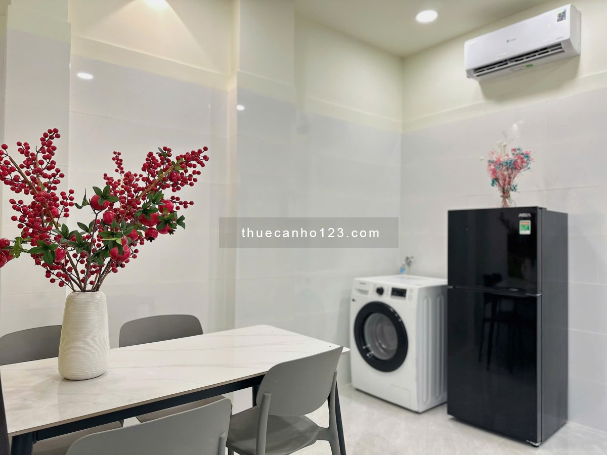 Căn Hộ 1 Phòng Ngủ Full Nội Thất, Thang Máy, Giặt Riêng. Ngay Ngã Tư Hàng Xanh và Đại Học Văn Lang