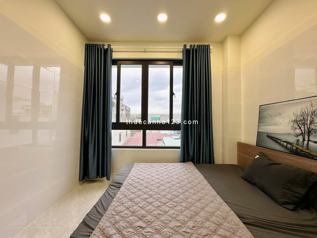 Căn Hộ 1 Phòng Ngủ Full Nội Thất, Thang Máy, Giặt Riêng. Ngay Ngã Tư Hàng Xanh và Đại Học Văn Lang