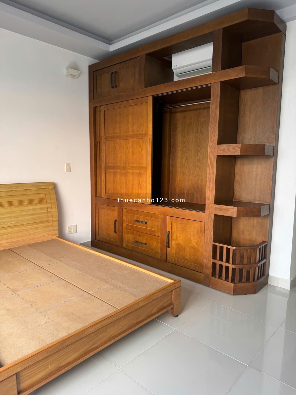 Cho thuê căn hộ Riverside Residence - Phú Mỹ Hưng. 130M2, 3PN, 3WC, giá chỉ 28tr/tháng.