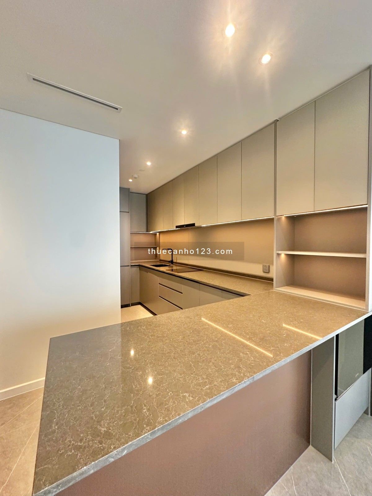 Cho thuê căn hộ 3 phòng ngủ tại Opera Residences, trung tâm của các biểu tượng thành phố.