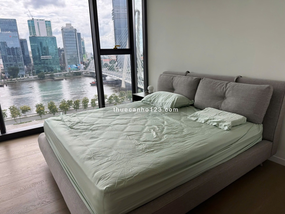 Cho thuê căn hộ 3 phòng ngủ | Phòng ngủ hướng ra cầu Ba Son biểu tượng của thành phố cực lộng lẫy