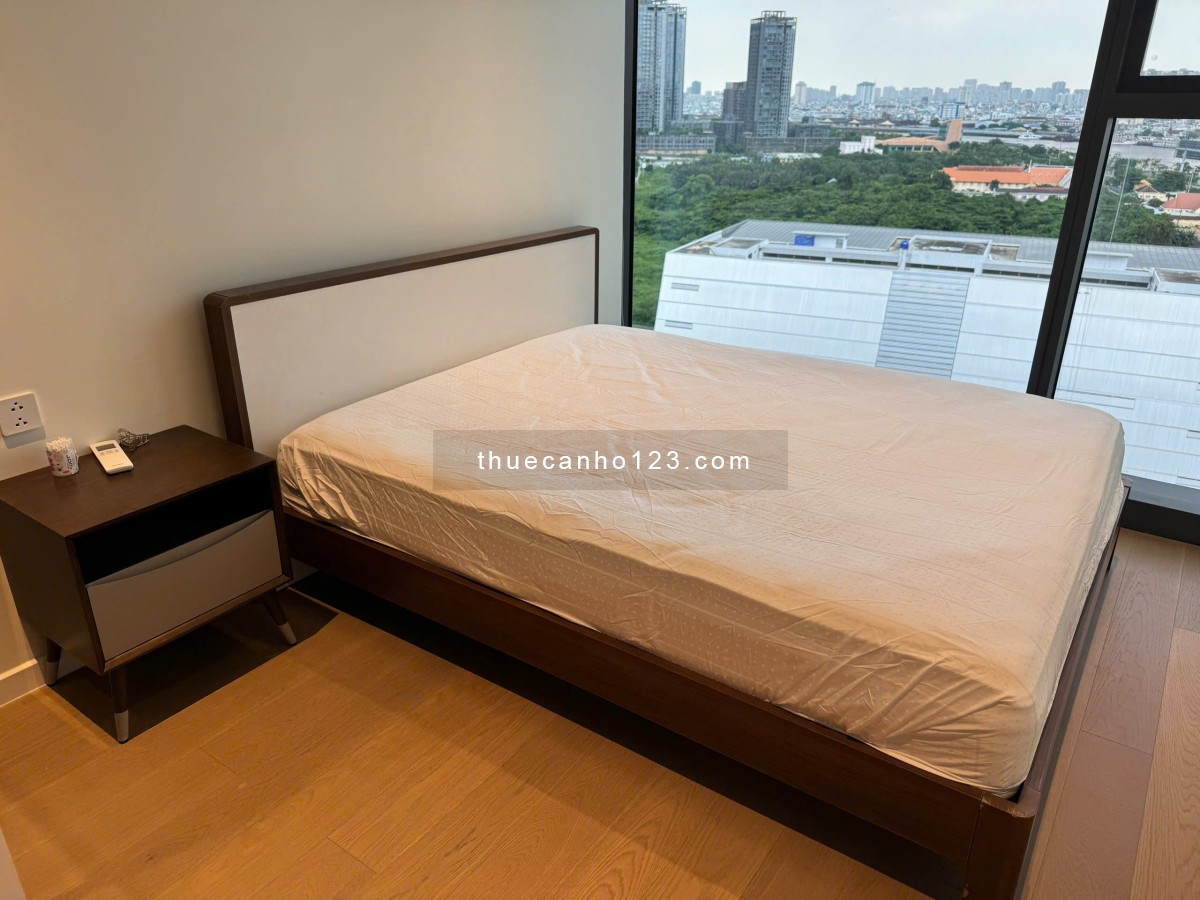 Cho thuê căn hộ 3 phòng ngủ | Phòng ngủ hướng ra cầu Ba Son biểu tượng của thành phố cực lộng lẫy