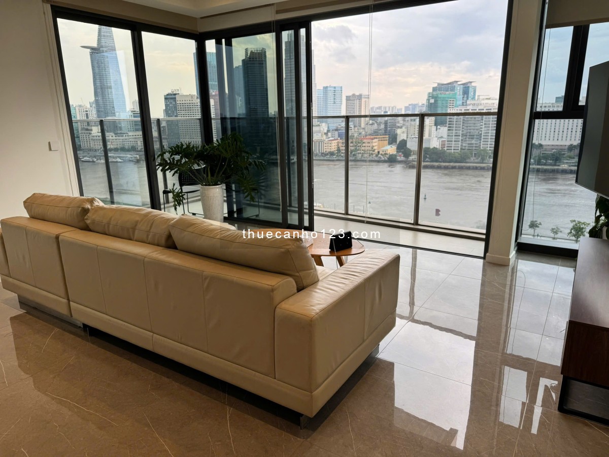 Cho thuê căn hộ 3 phòng ngủ | Phòng ngủ hướng ra cầu Ba Son biểu tượng của thành phố cực lộng lẫy