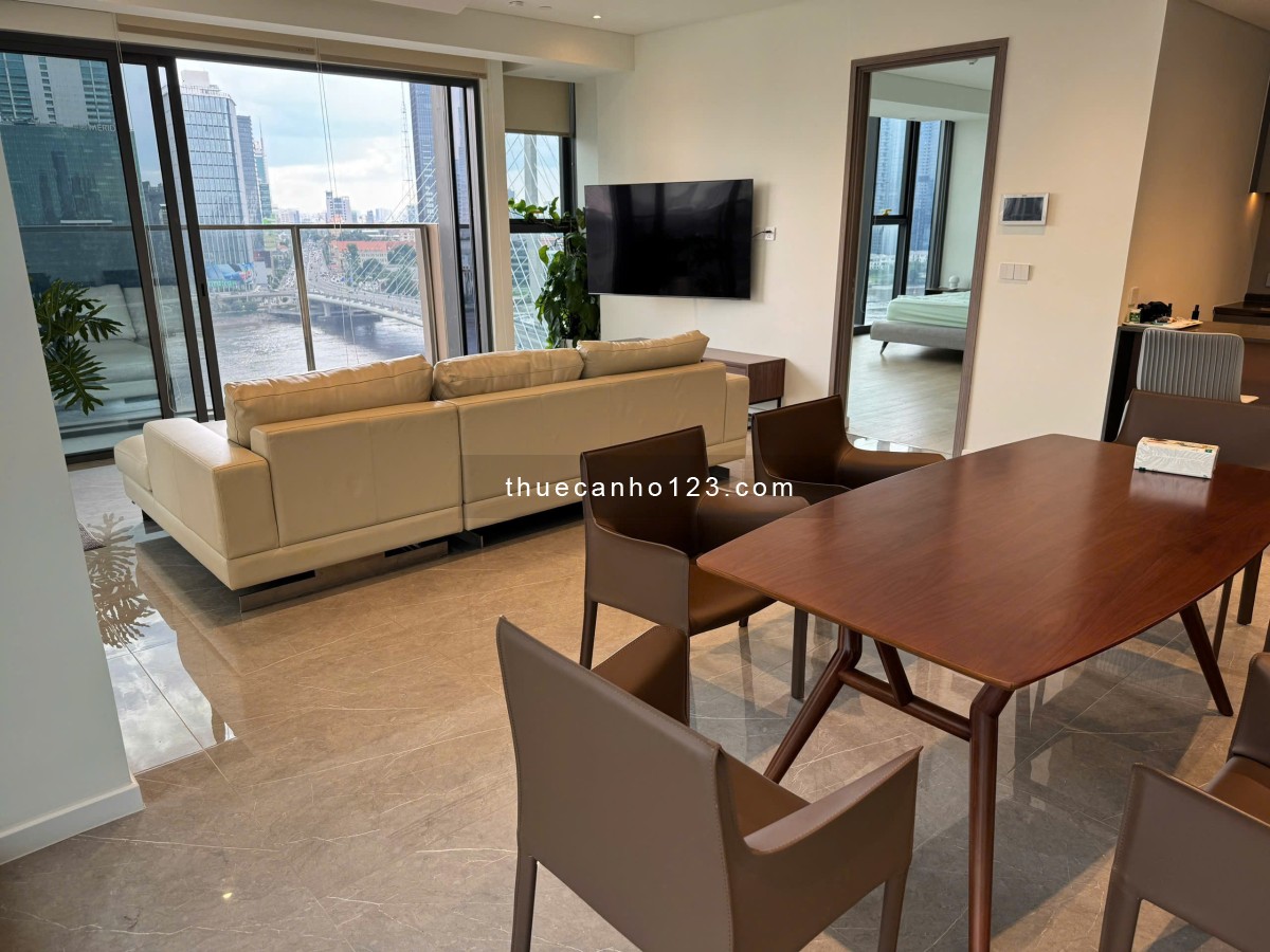Cho thuê căn hộ 3 phòng ngủ | Phòng ngủ hướng ra cầu Ba Son biểu tượng của thành phố cực lộng lẫy