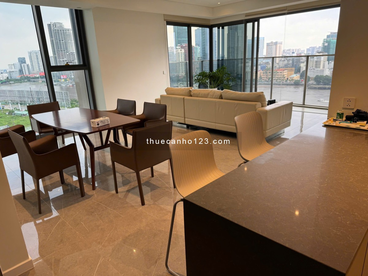 Cho thuê căn hộ 3 phòng ngủ | Phòng ngủ hướng ra cầu Ba Son biểu tượng của thành phố cực lộng lẫy