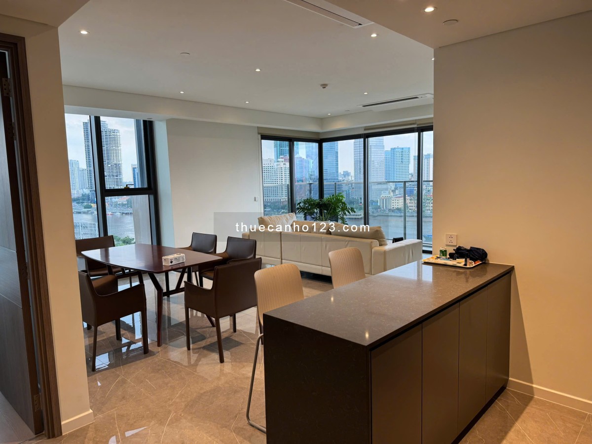 Cho thuê căn hộ 3 phòng ngủ | Phòng ngủ hướng ra cầu Ba Son biểu tượng của thành phố cực lộng lẫy