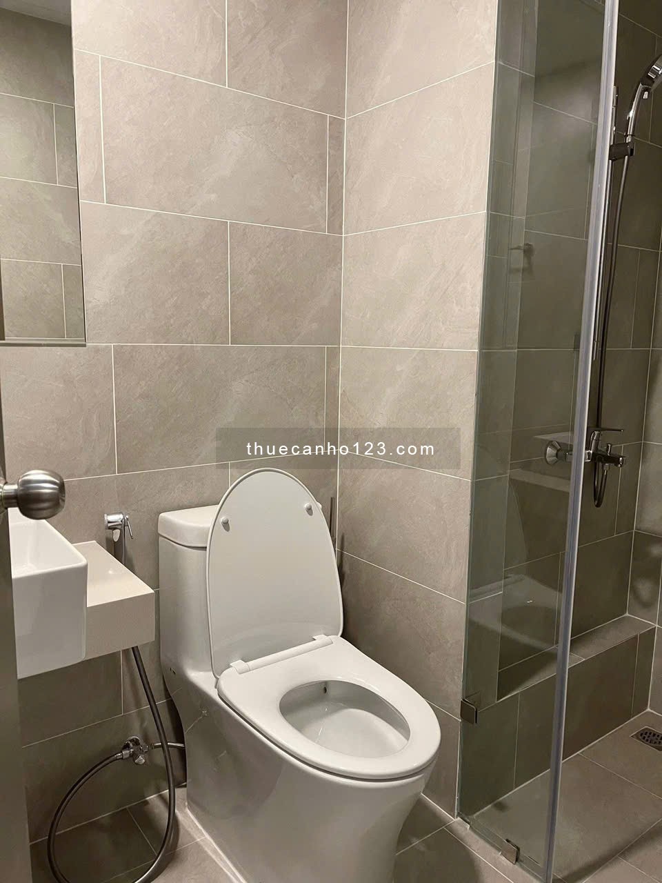 CC Carillon 5, TP, đường Luỹ Bán Bích có 2pn 2wc, ban công, nt mới, 12tr