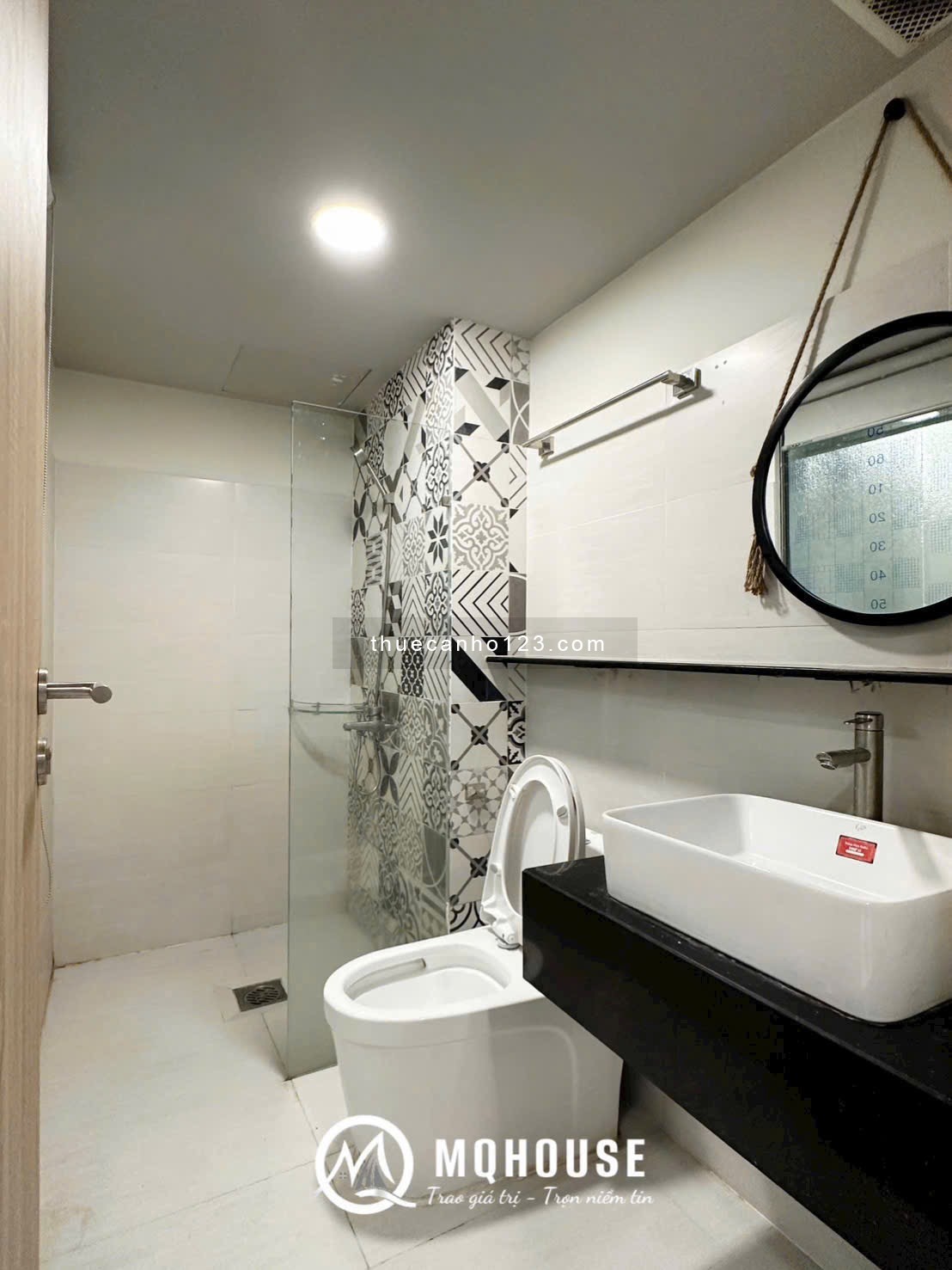 Căn hộ full nội thất có ban công ngay giữa trung tâm Tân bình