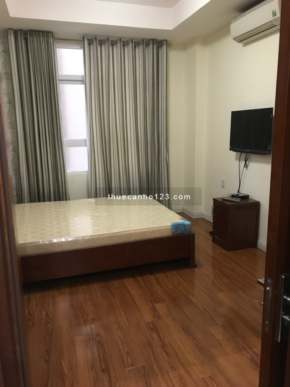 Cộng Hòa Plaza, p12, Tân Bình: 74m2, 2p ngủ, NT giá 14tr/th