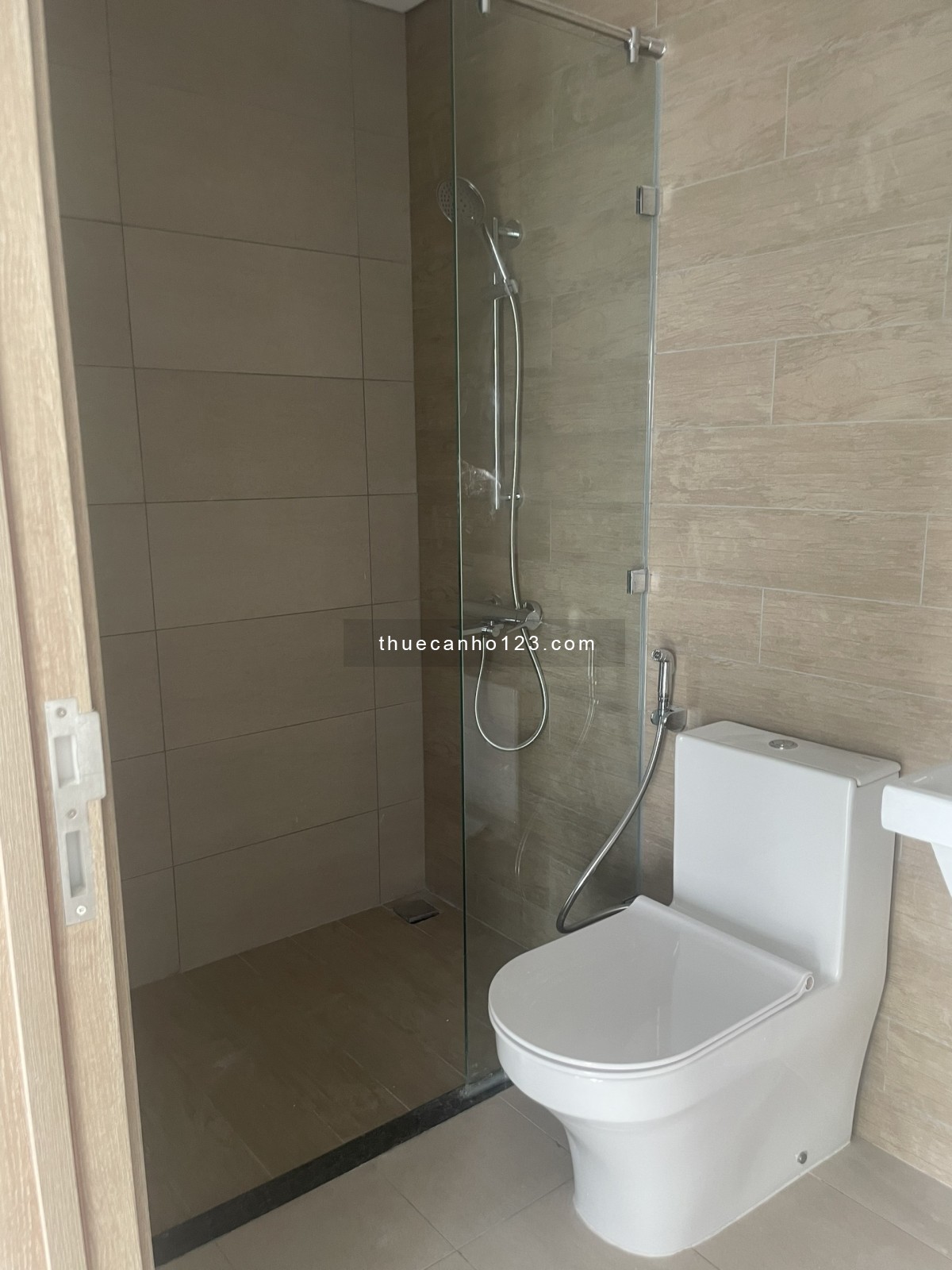 Deal hời giá thuê chỉ 13tr/th bao phí quản lý khu Diamond Alnata Celadon City Tân Phú.