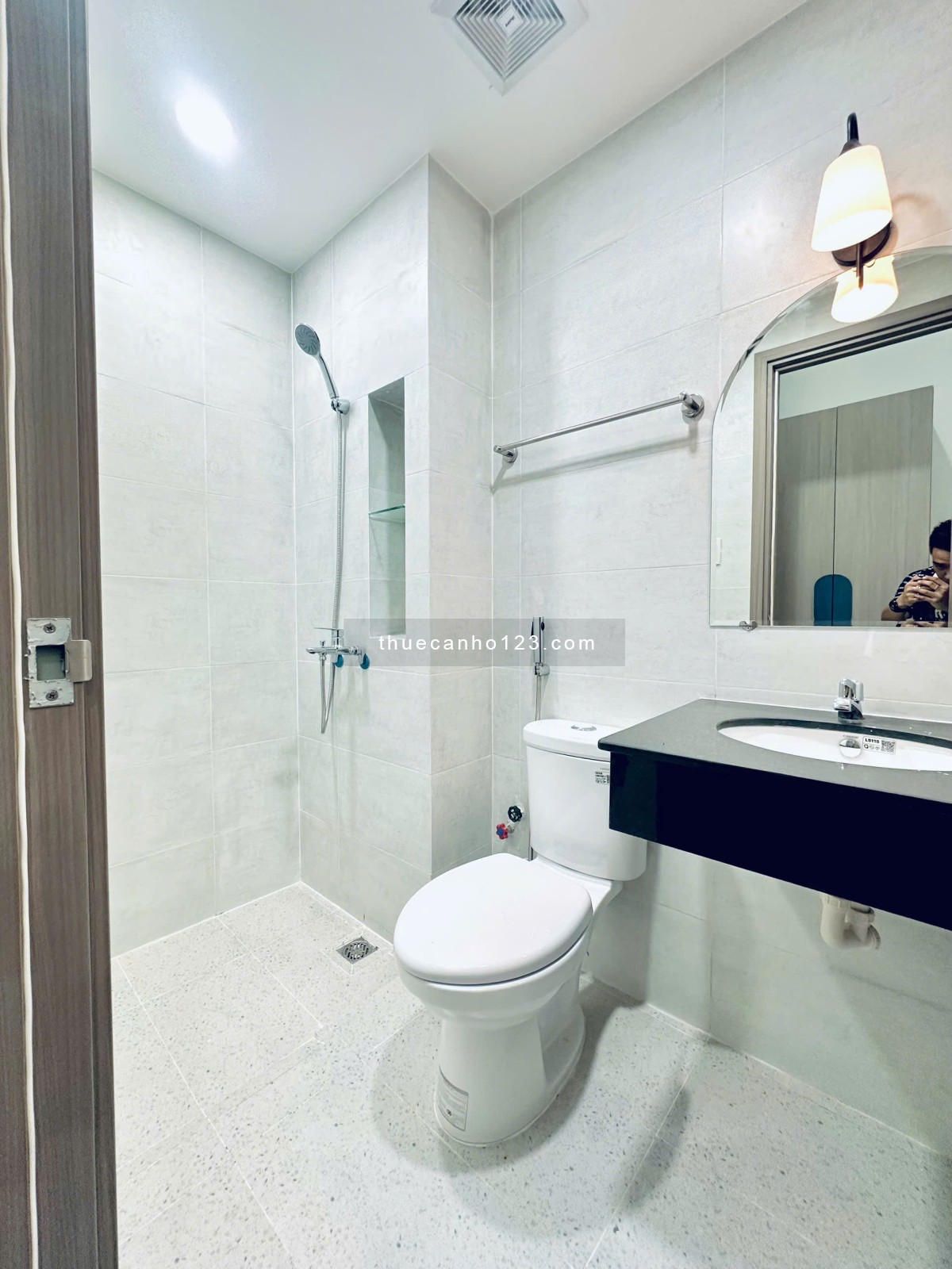 Cho thuê căn hộ ngay Cầu Thị Nghè - Tòa có thang máy bảo vệ - 200m đến Hồng Bàng UEF Hutech