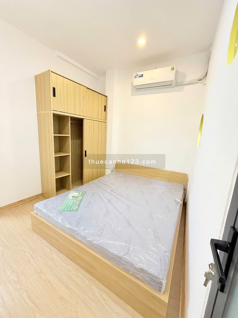 1Pn tách bếp, 1phòng ăn, full nội thất, tone trắng, máy giặt riêng, thuận tiện đi lại Q1,2,3, PN