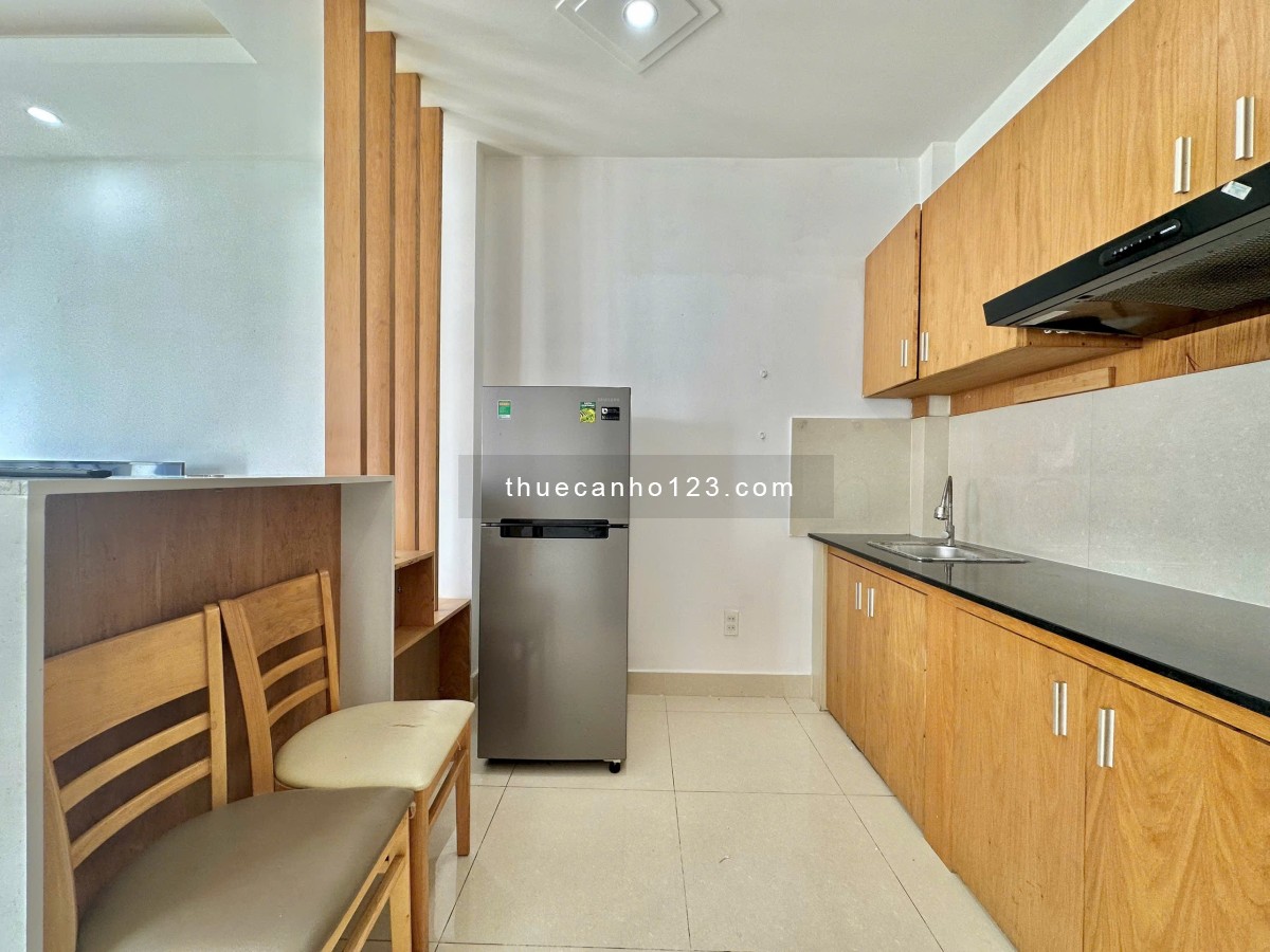 Căn hộ 1Pn ban công thoáng mát, nhiều ánh sáng tự nhiên, thang máy, full nội thất, máy giặt riêng