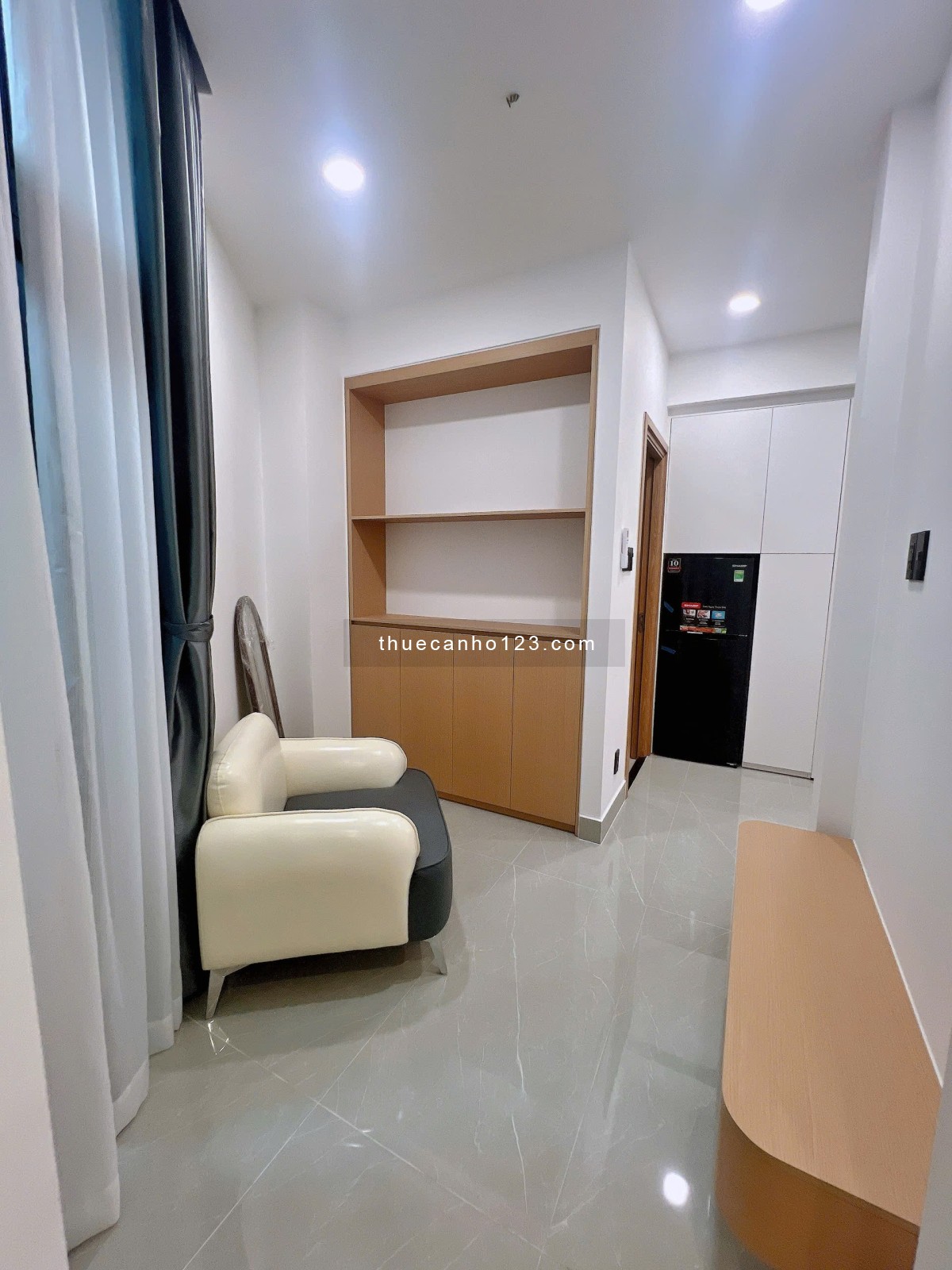 1Pn tách bếp, ban công, full nội thất, thiết kế tiện lợi, khu dân trí cao, máy giặt riêng gần PN, GV