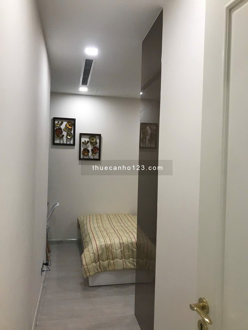 Cho thuê căn hộ 2 phòng ngủ tại VINHOMES GOLDEN RIVER BASON Quận 1