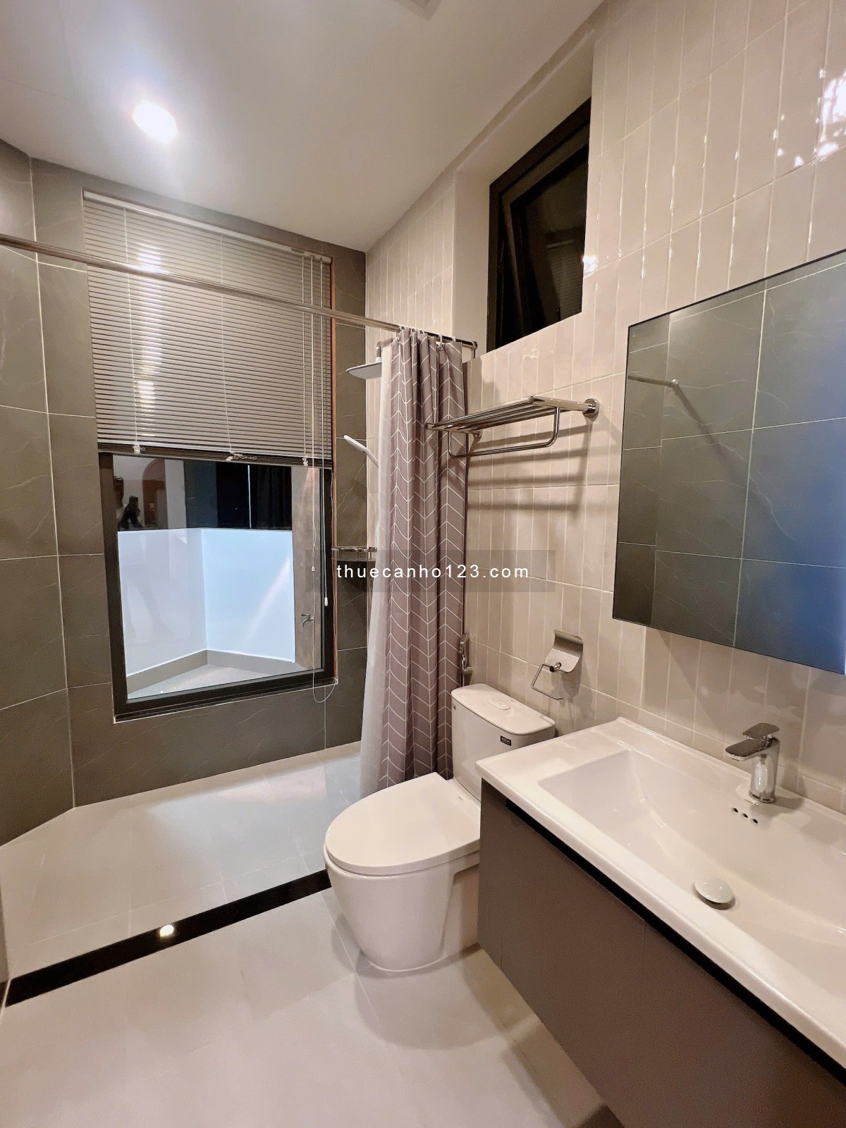 1Pn tách bếp, ban công, full nội thất, thiết kế tiện lợi, khu dân trí cao, máy giặt riêng gần PN, GV