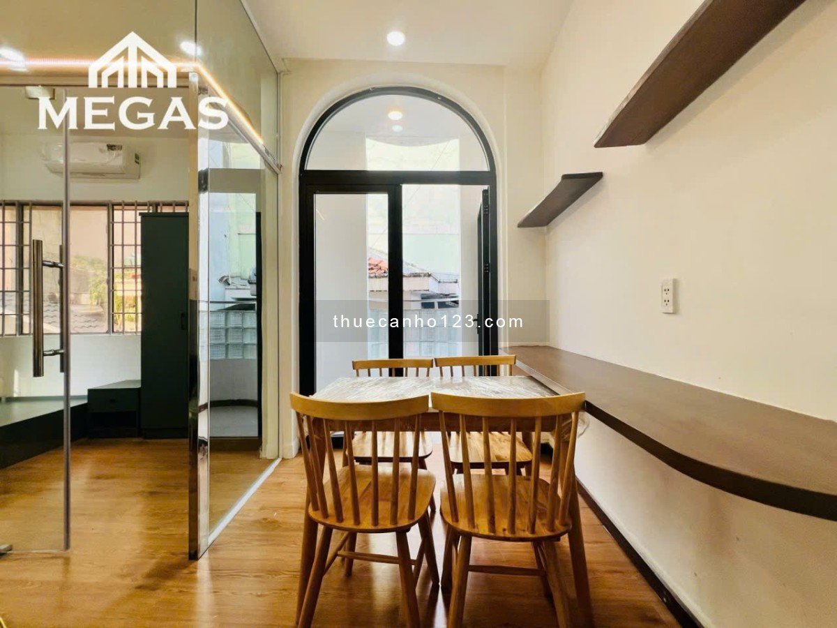 Căn hộ 1Pn tách bếp, ban công thoáng mát, full nội thất sofa,máy hút mùi,máy giặt riêng,Gần Landmard