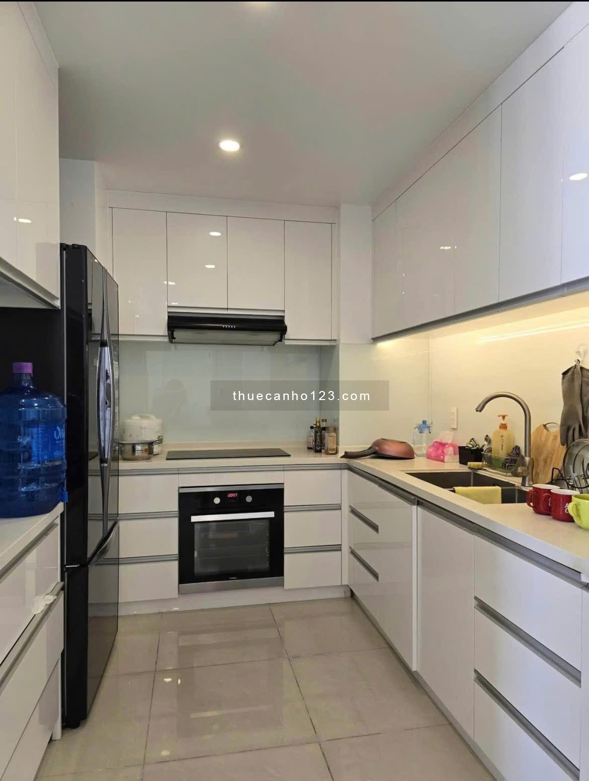 C/c PN Techcons, Hoa sứ, Phú NHuận: 93m2, 2p ngủ, 2wc, NT, 17tr